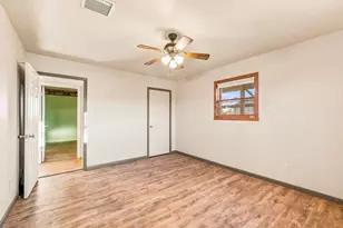 1100 S Revolution Way, Big Water, UT 84741 - Photo 18