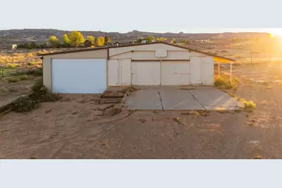1100 S Revolution Way, Big Water, UT 84741 - Photo 38