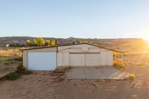 1100 S Revolution Way, Big Water, UT 84741 - Photo 38