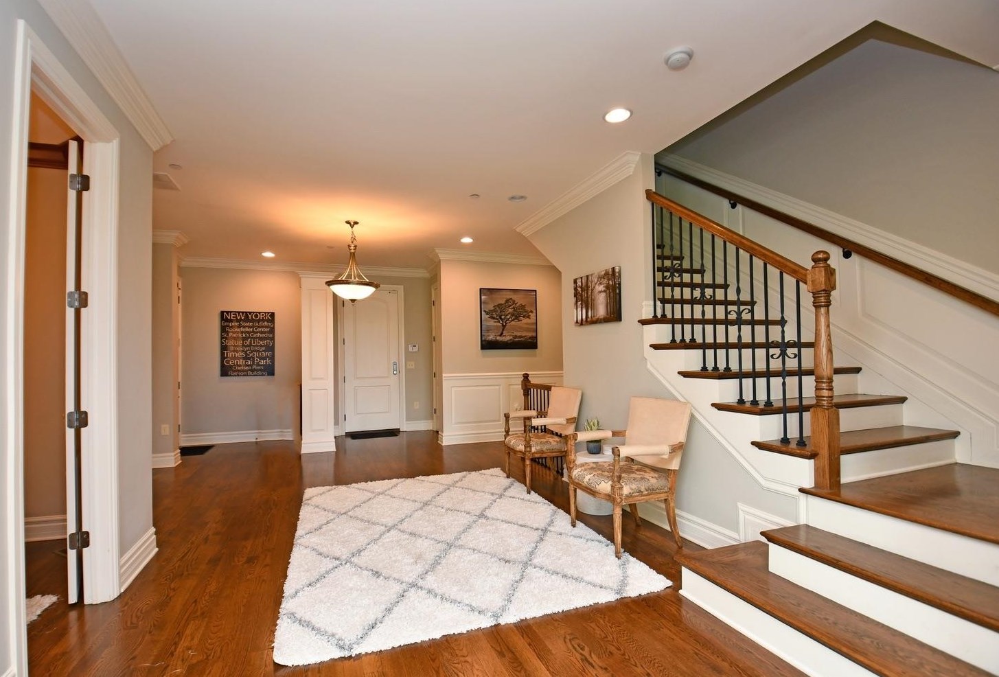 953 Hill St, Cincinnati, OH 45202-1717