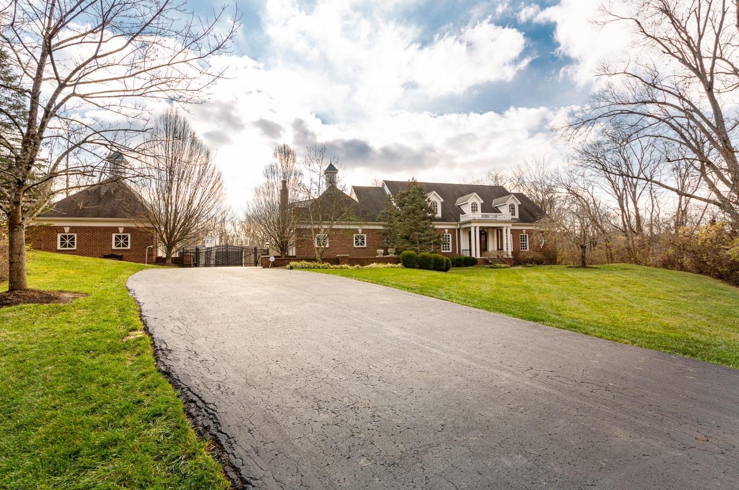 8325 Keller Rd, Cincinnati, OH 45243-1112