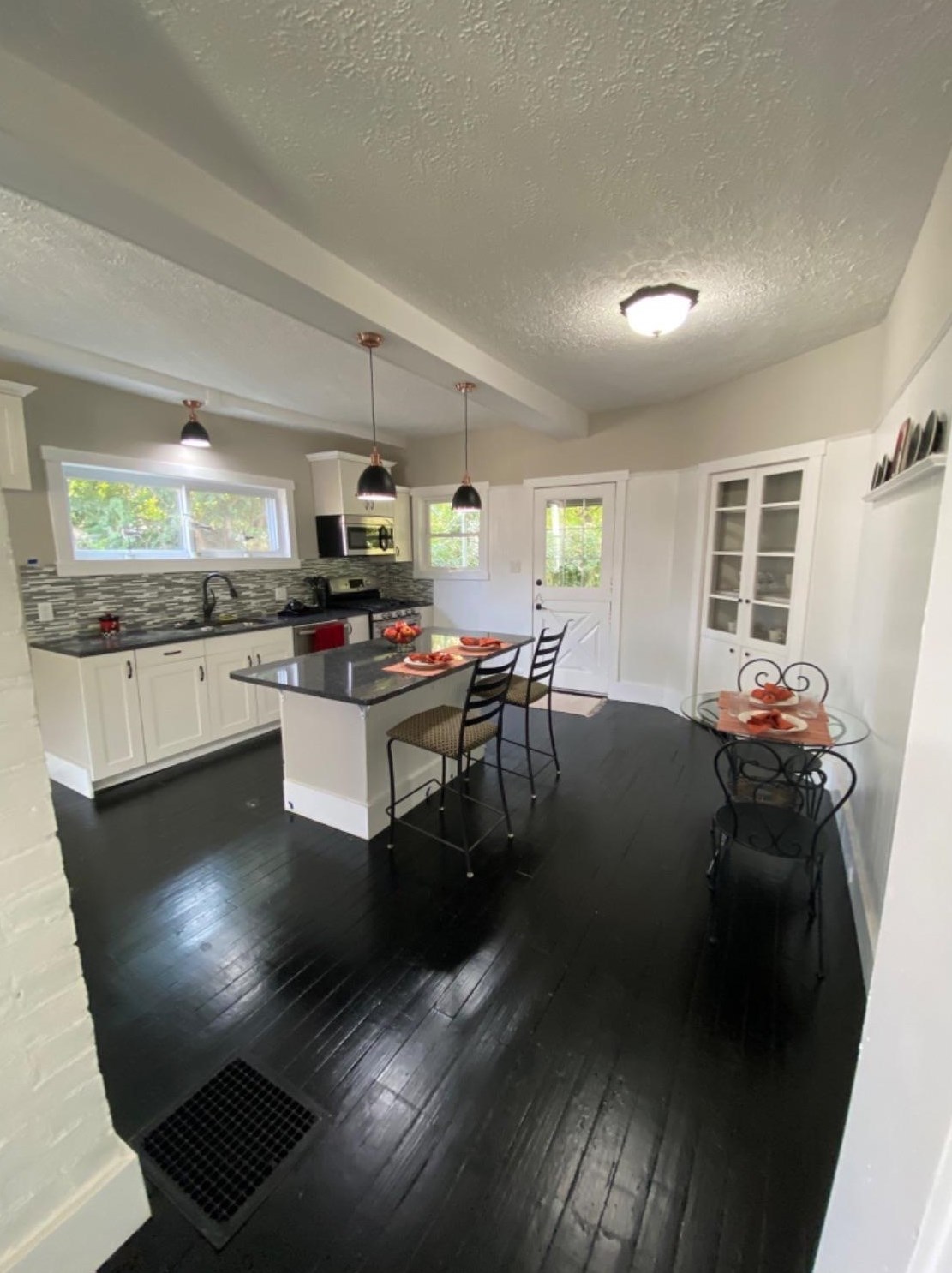 8421 Pine Rd, Cincinnati, OH 45236-1947