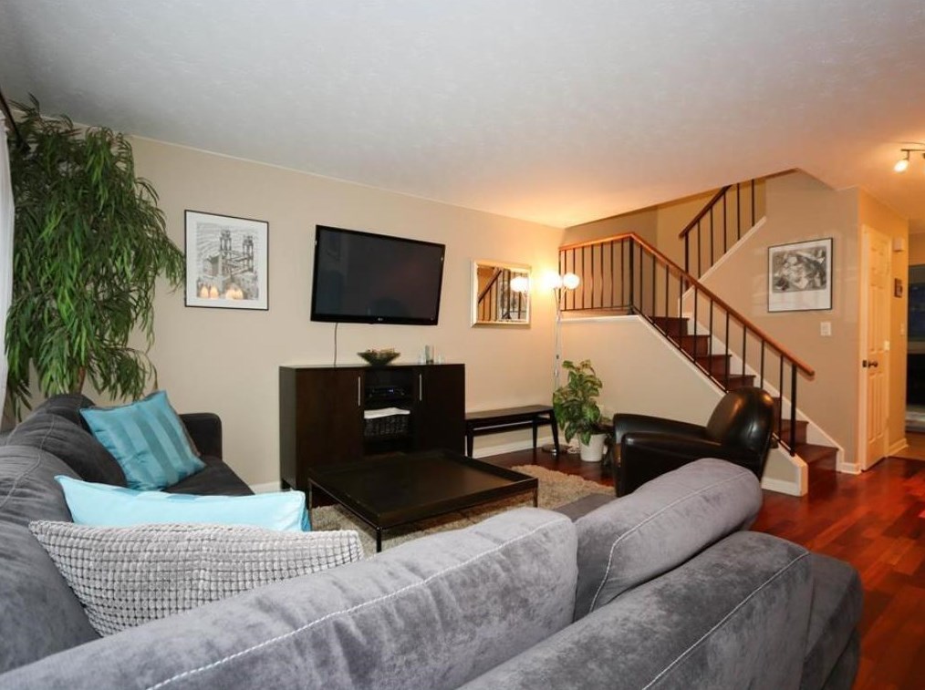 9902 Timbers Dr, Cincinnati, OH 45242-5547