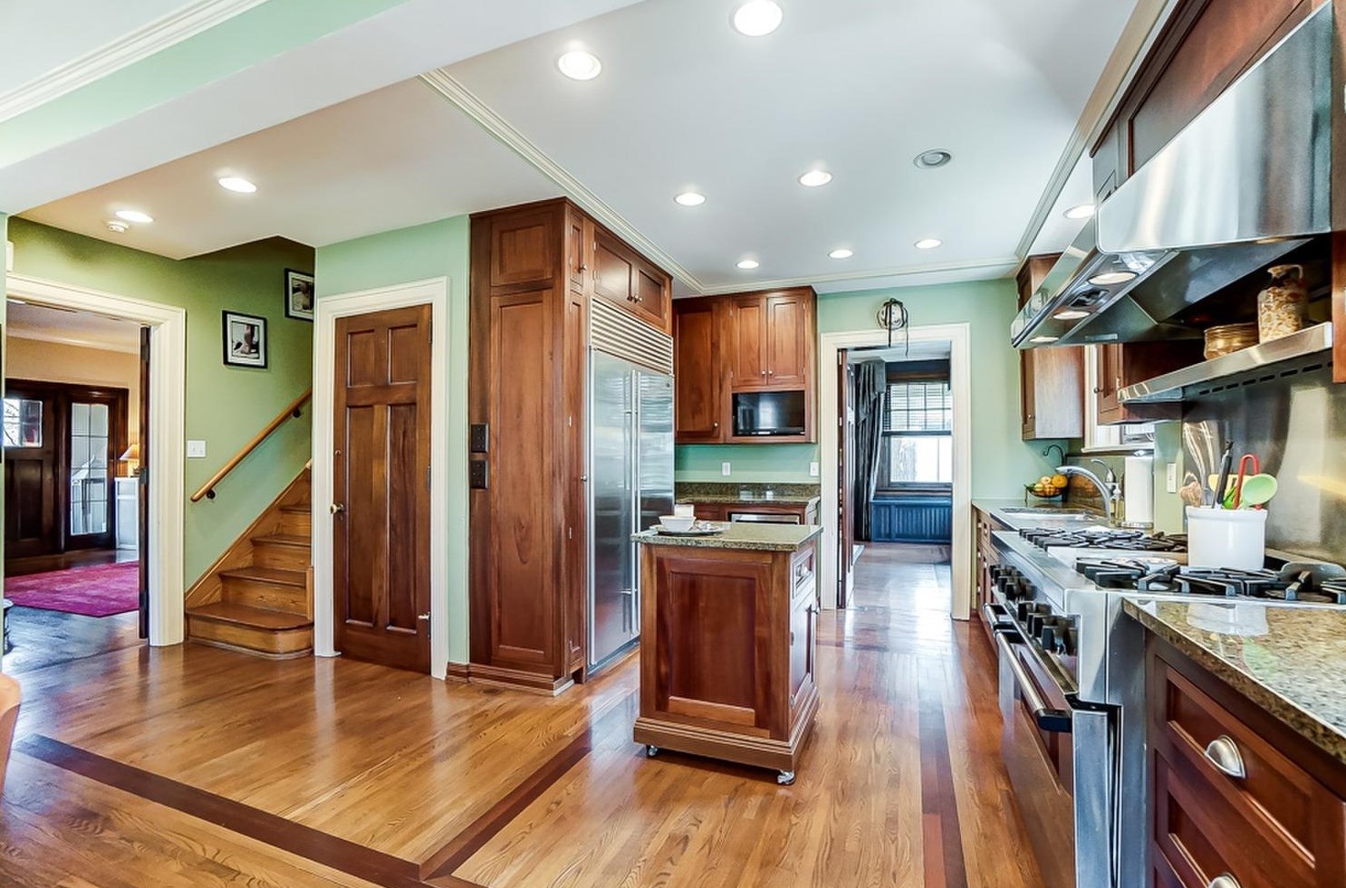 1815 Keys Crescent Ln, Cincinnati, OH 45206-1825