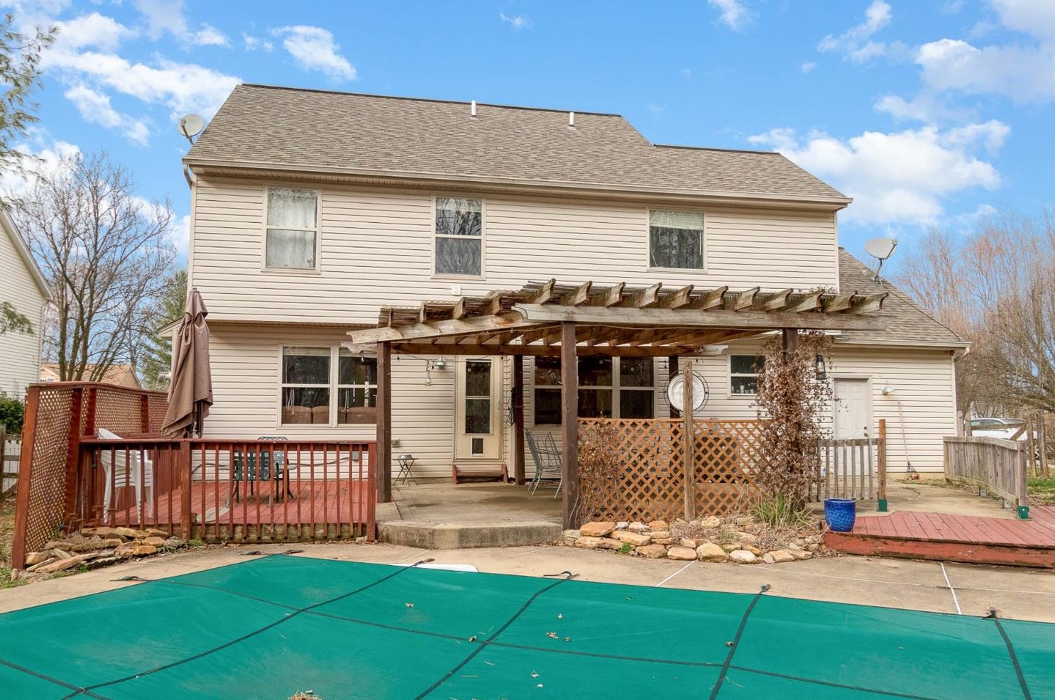 679 Parkland Dr, Cincinnati, OH 45244-1357