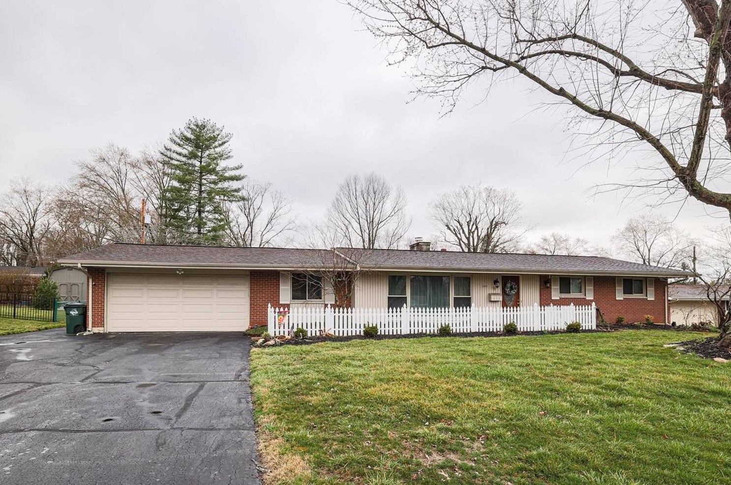 2431 Tennyson Dr, Bellbrook, OH 45305-1745