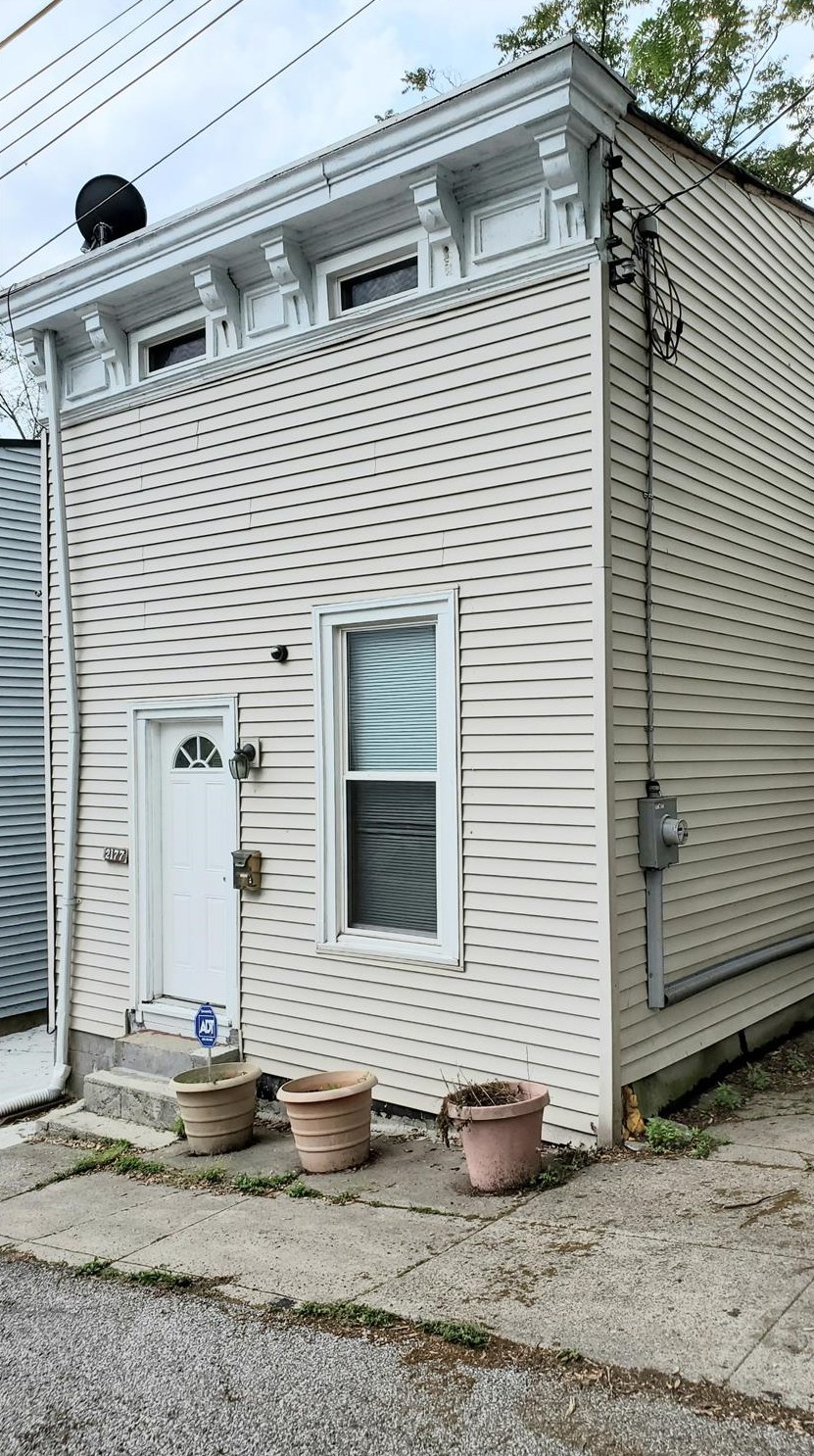 2177 Sohn St, Cincinnati, OH 45219-1426