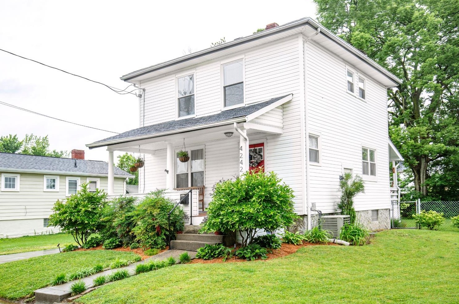 4242 Oakwood Ave, Cincinnati, OH 45236-2526