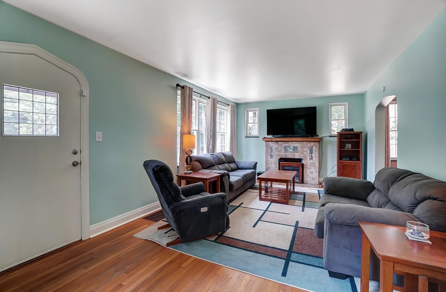 5818 Twin Oak Dr, Cincinnati, OH 45224-2917