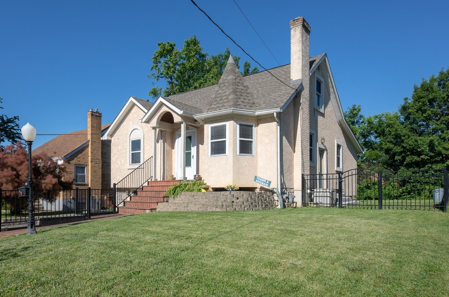 8289 Lyness Dr, Cincinnati, OH 45239-4236