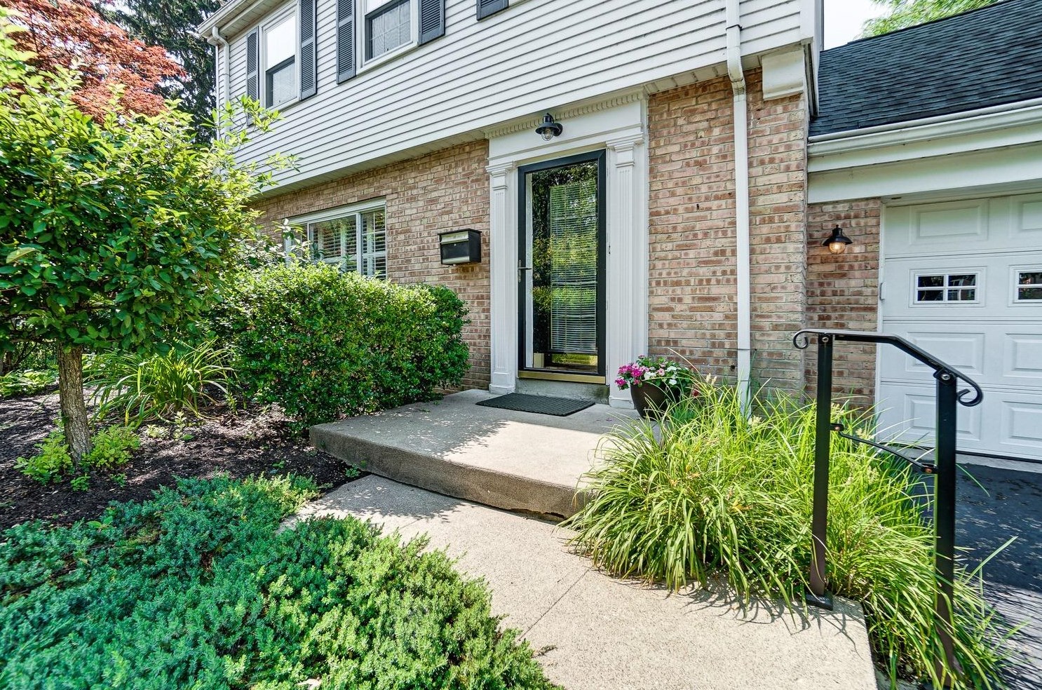 6741 Wooster Pike, Cincinnati, OH 45227-4346
