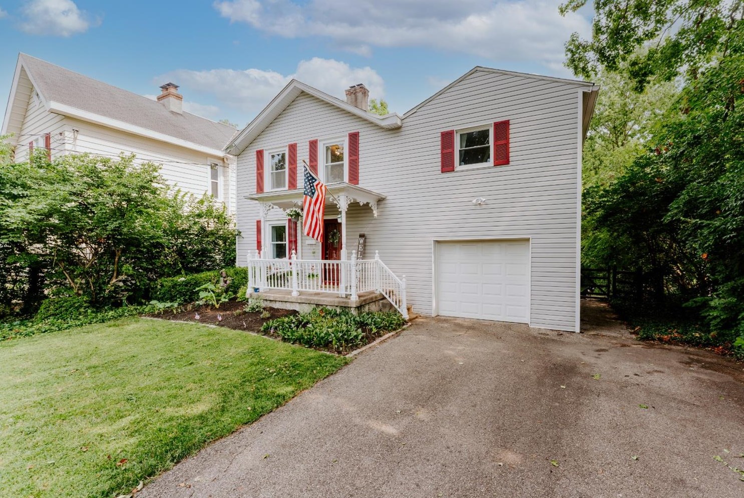 38 Sharon Rd, Cincinnati, OH 45246-4323