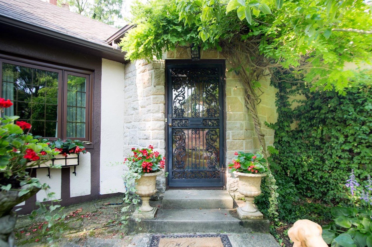 76 Ridgeway Dr, Dayton, OH 45459-4665