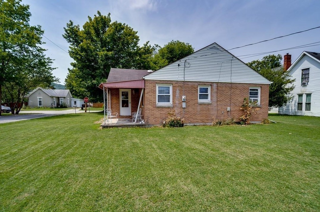 316 Maple St, Bainbridge, OH 45612-9006