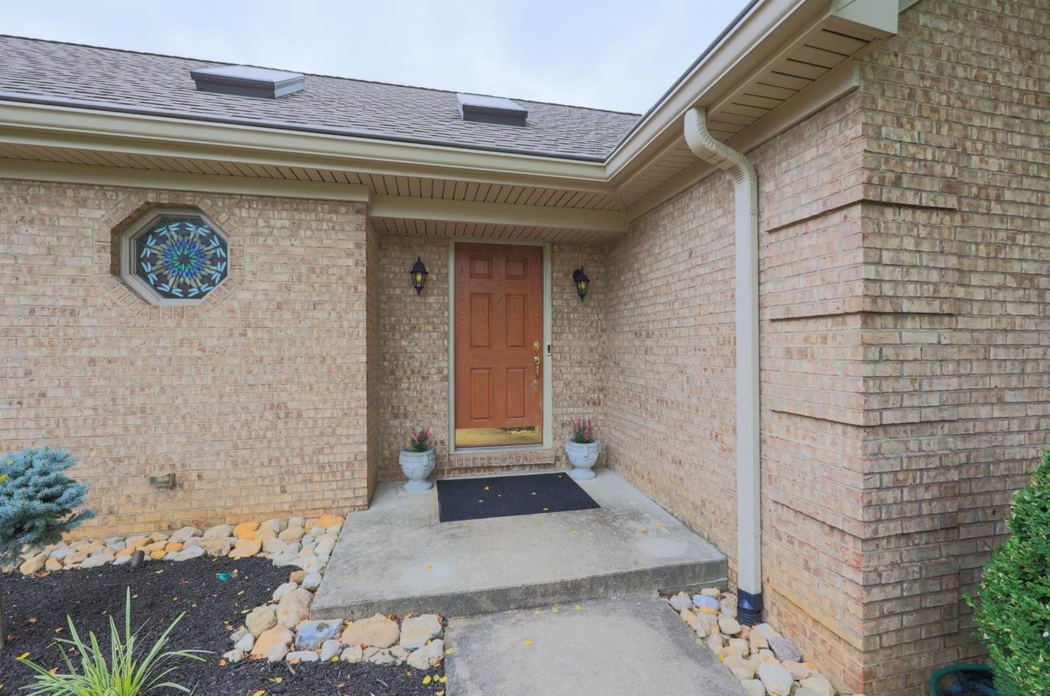 5258 Stonetrace Dr, Cincinnati, OH 45251-4168