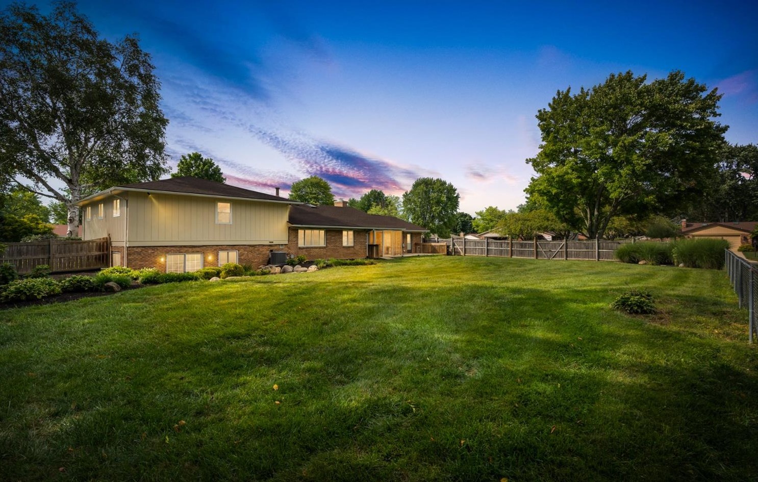 990 Kentshire Dr, Dayton, OH 45459-2345