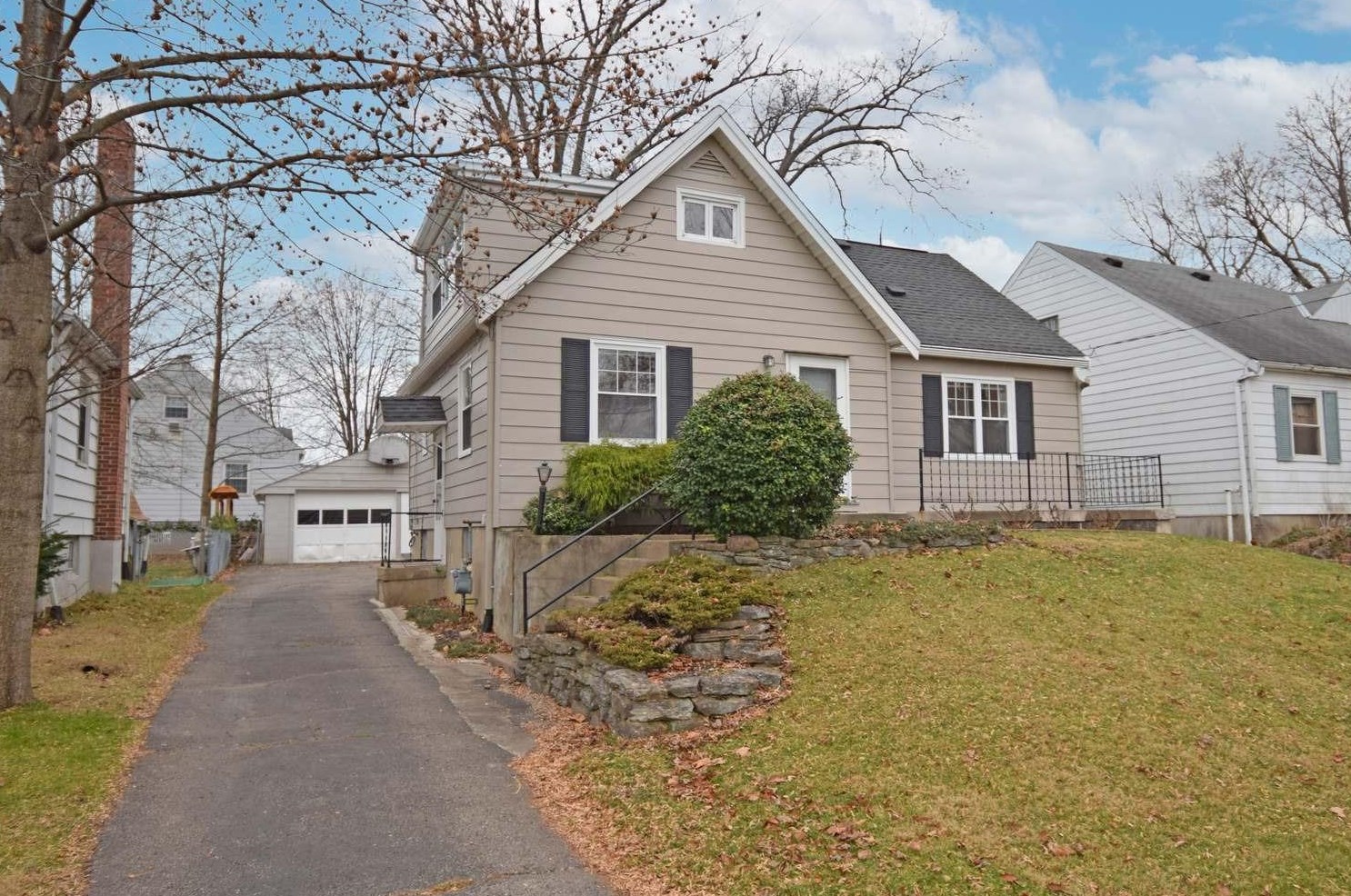 8455 Pine Rd, Cincinnati, OH 45236-1964