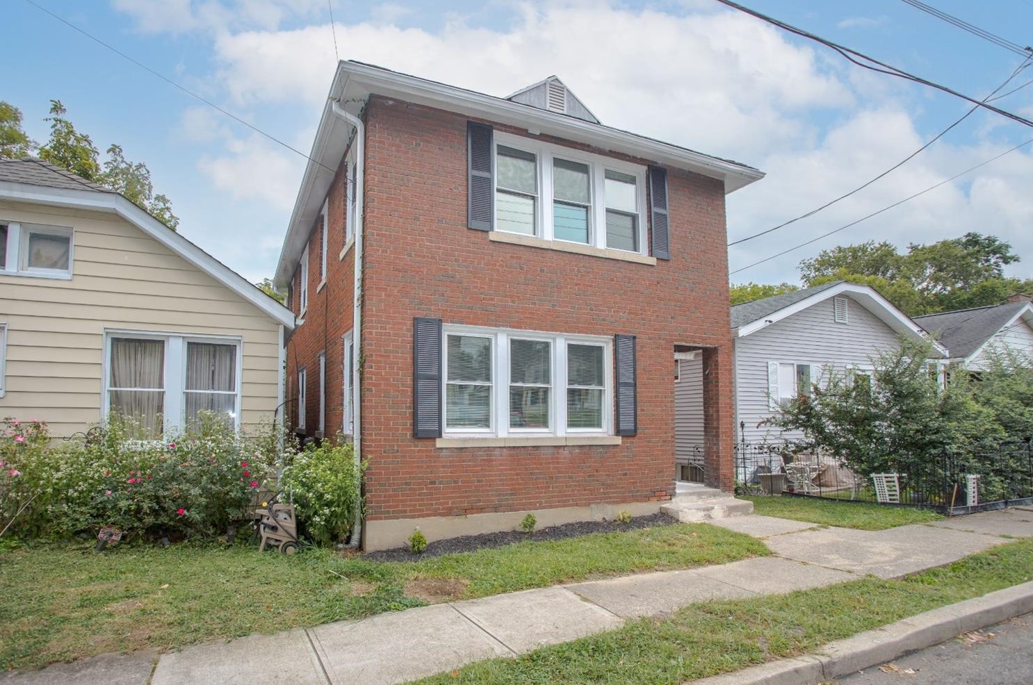 4738 Ridgeway Ave, Cincinnati, OH 45212-2045