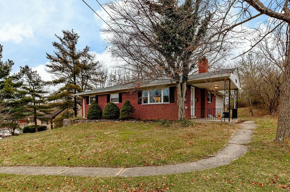 5520 Silverpoint Dr, Cincinnati, OH 45247-7014