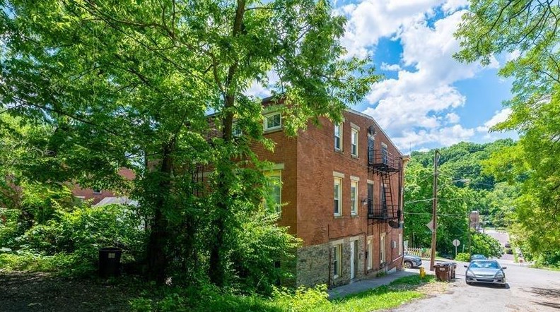 1646 Pulte St, Cincinnati, OH 45225-1929