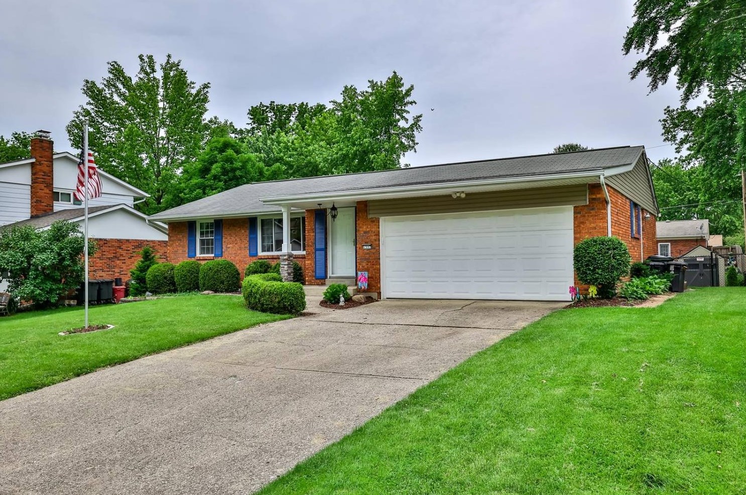 1597 Pinebluff Ln, Cincinnati, OH 45255-2631