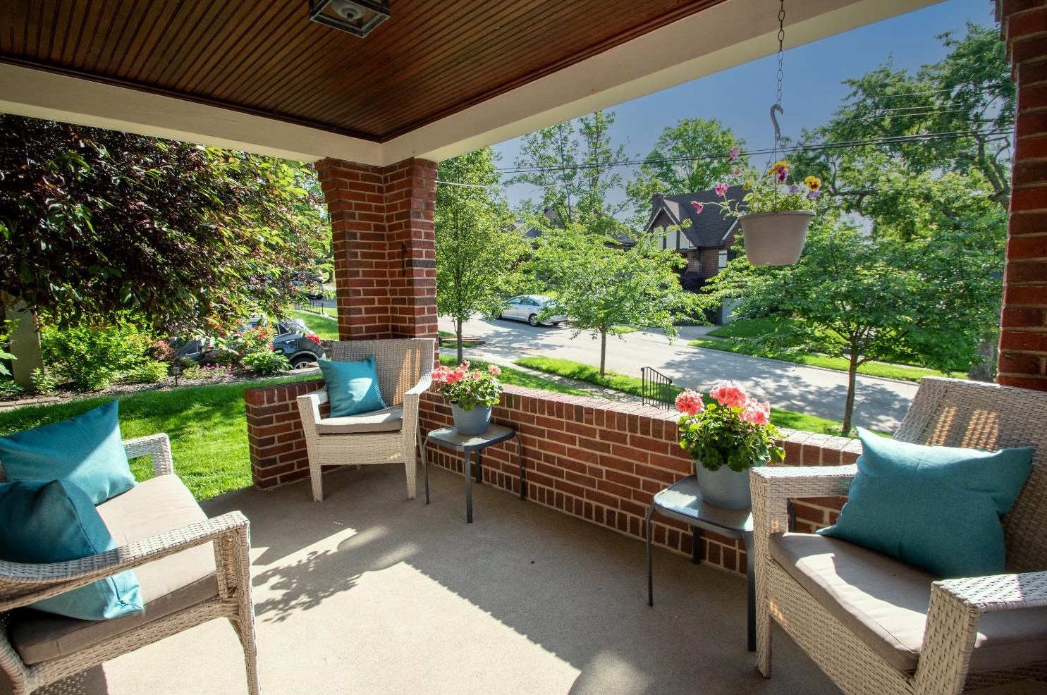 4109 Pillars Dr, Cincinnati, OH 45209-1306