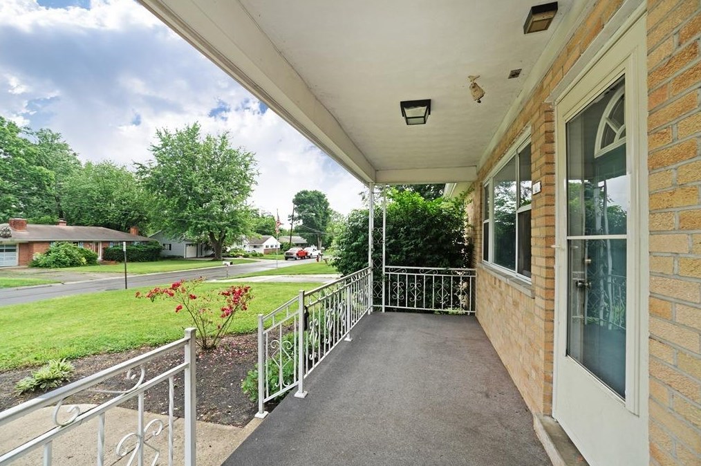 525 Observatory Dr, Cincinnati, OH 45246-2917