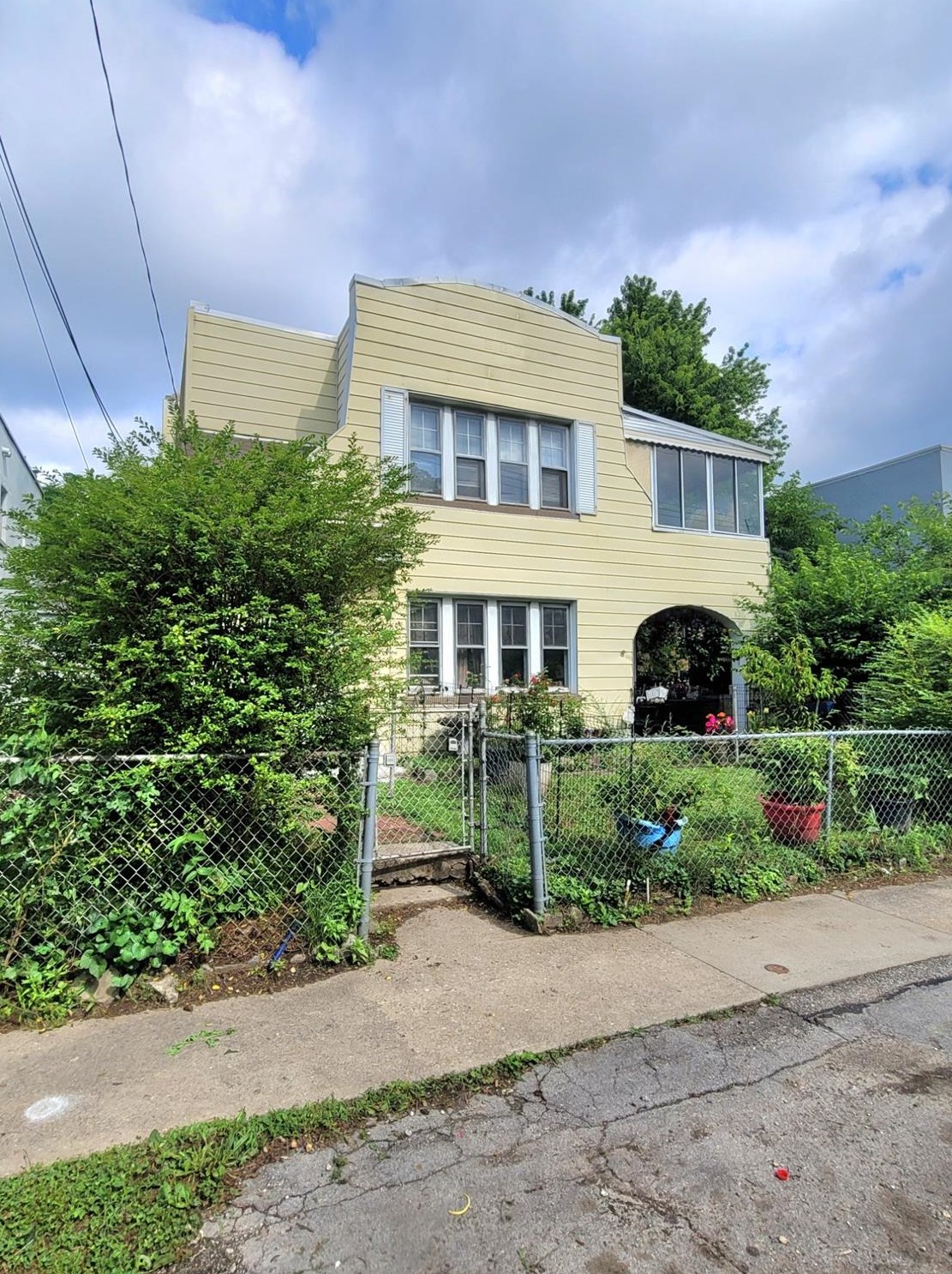 2576 Duck Creek Rd, Cincinnati OH  45212-4051 exterior
