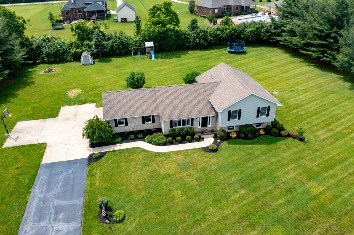 8158 Lytle Trails Rd, Mount Holly, OH 45068-9254