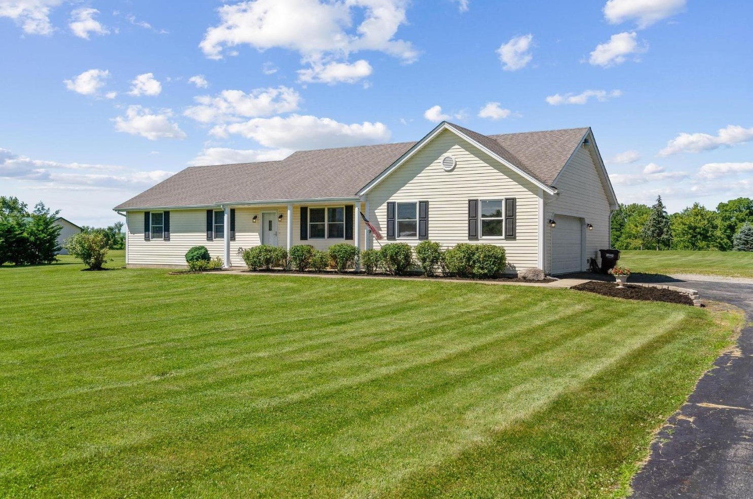 207 Oakland Meadows Blvd, Wilmington, OH 45177