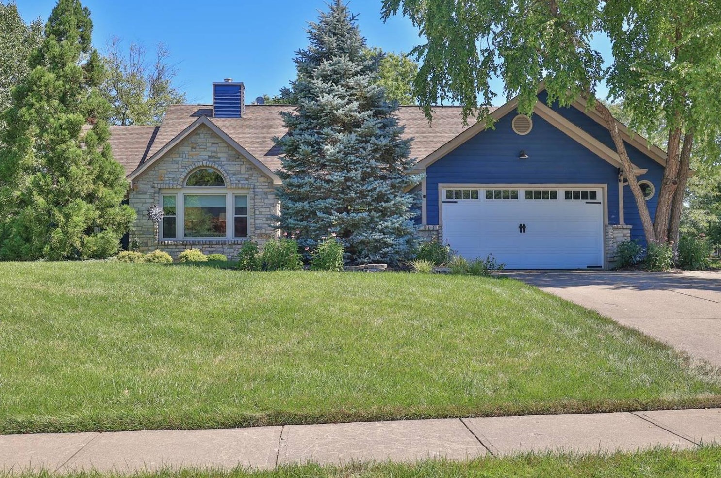 581 Belle Meade Farm Dr, Loveland, OH 45140-7303