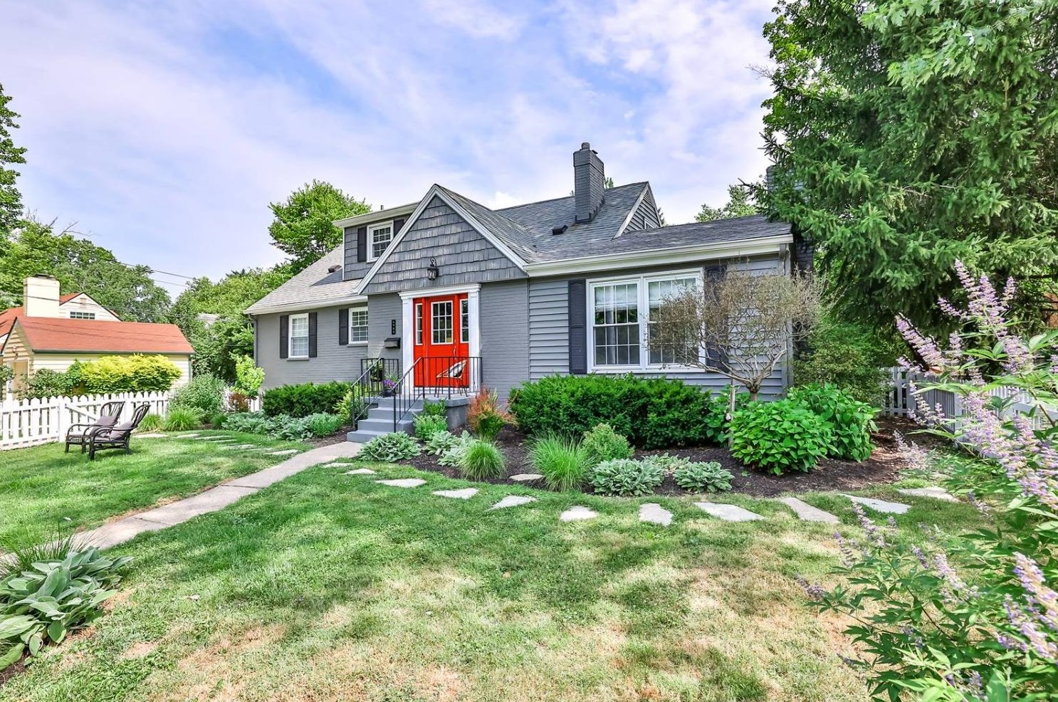 6988 Murray Ave, Cincinnati, OH 45227-3321