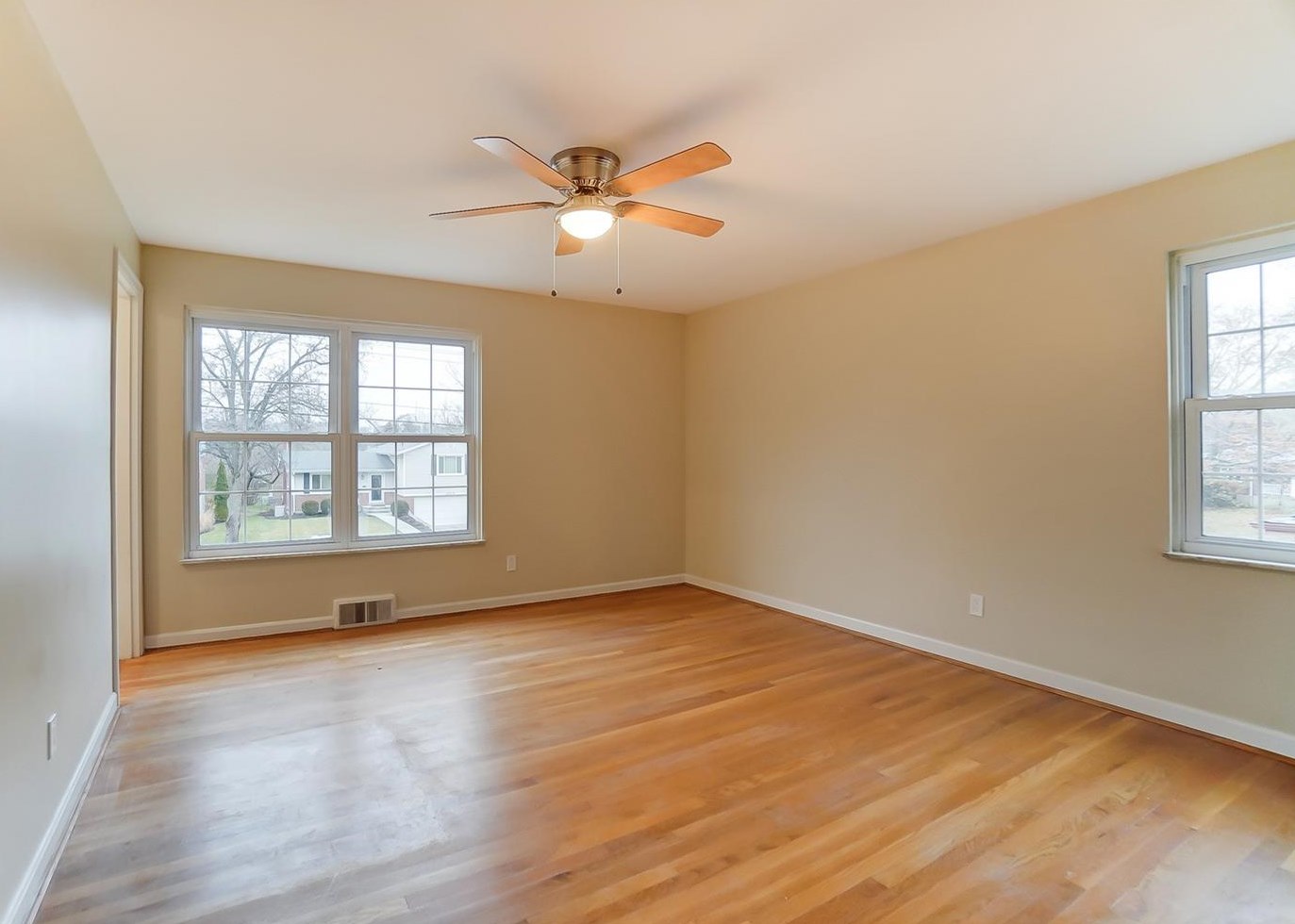 2871 Pineridge Ave, Cincinnati OH  45208-2817 exterior