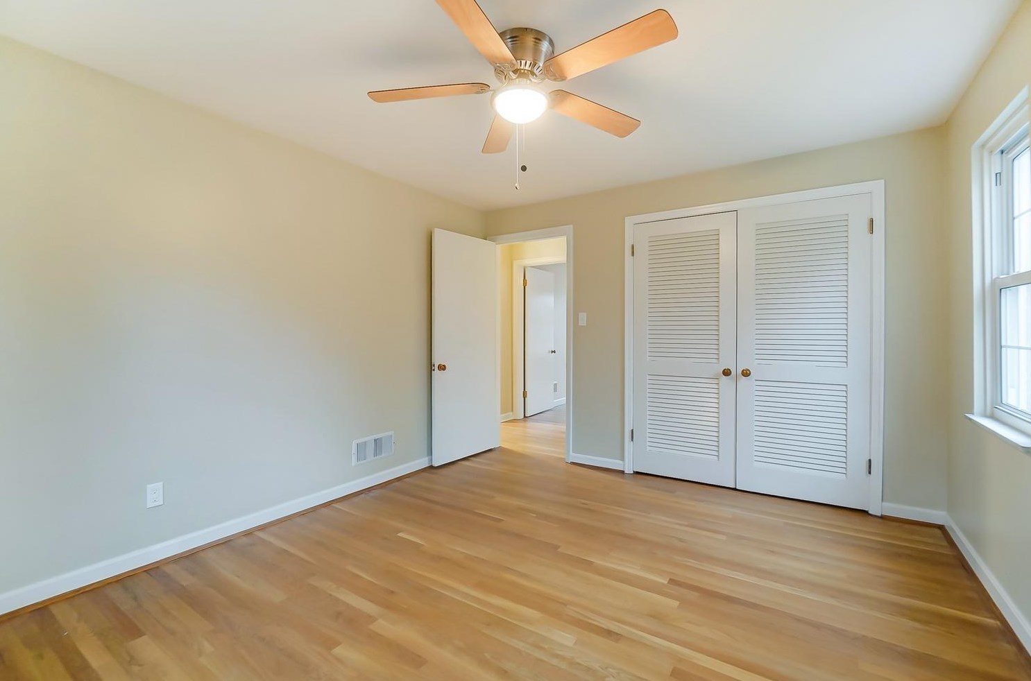 2871 Pineridge Ave, Cincinnati OH  45208-2817 exterior