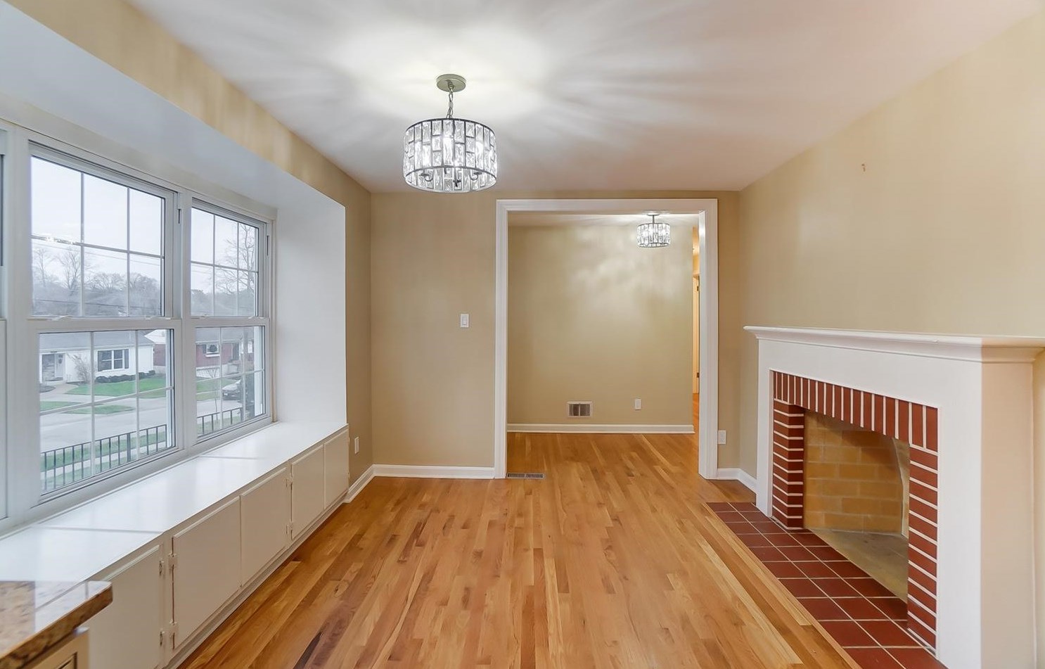 2871 Pineridge Ave, Cincinnati OH  45208-2817 exterior