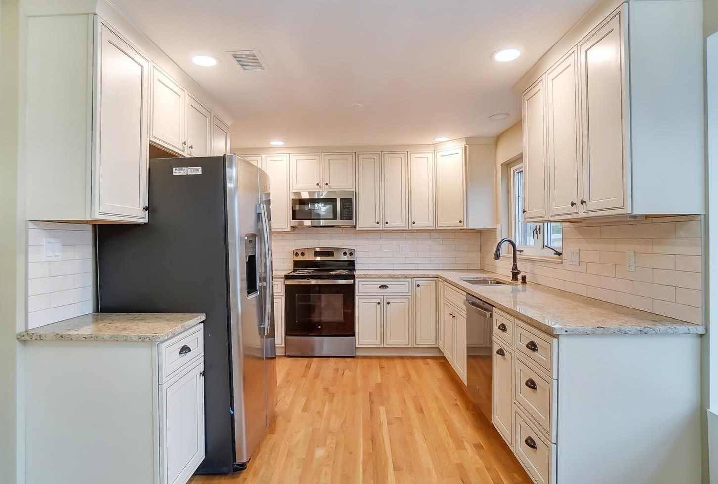 2871 Pineridge Ave, Cincinnati OH  45208-2817 exterior