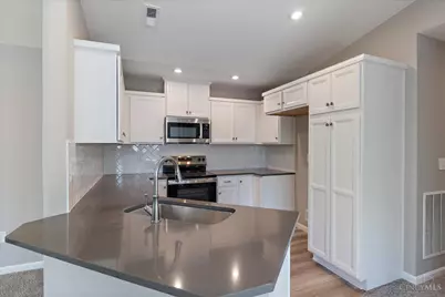 413 Bethpage Way #7-300, Turtle Creek Township, OH 45036 - Photo 6