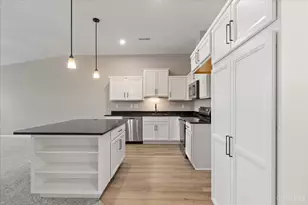 5883 Parkview Ln, Miami Township, OH 45150 - Photo 6