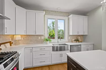 3764 Grovedale Place, Cincinnati, OH 45208 - Photo 4