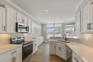 5370 Augusta Dr, Turtle Creek Township, OH 45036 - Photo 4