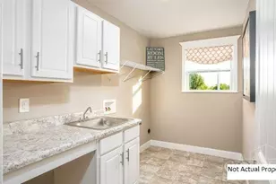 8725 Deer Gln Ct, Miami Township, OH 45002 - Photo 12