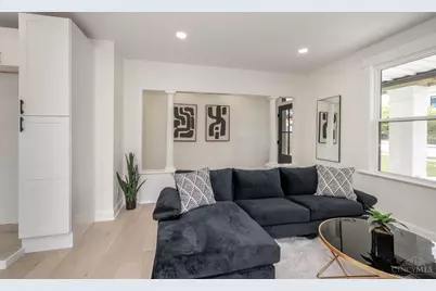 817 Hawthorne Avenue #A, Cincinnati, OH 45205 - Photo 6