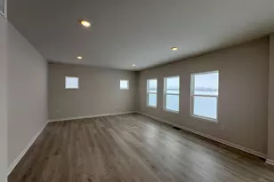 514 Red Maple Ln, Wilmington, OH 45177 - Photo 2