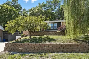 346 Hyde Park Dr, Hamilton, OH 45013 - Photo 2