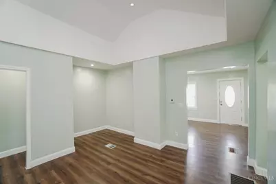 2045 First Avenue, Springfield Township, OH 45224 - Photo 6