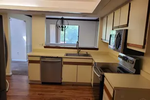 256 Centerbury Ct, Springdale, OH 45246 - Photo 4