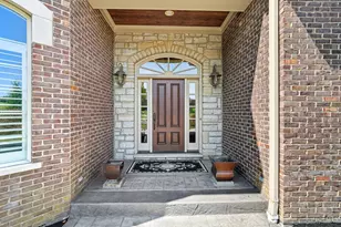 580 Winding River Blvd, Hamilton Township, OH 45039 - Photo 4