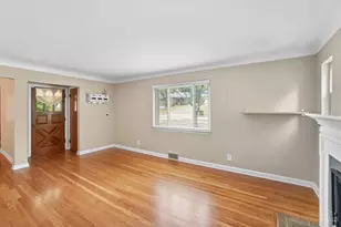 2758 Losantiridge Ave, Columbia Township, OH 45213 - Photo 8