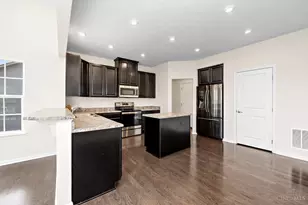 8158 Valley Crossing Dr, Colerain Township, OH 45247 - Photo 10