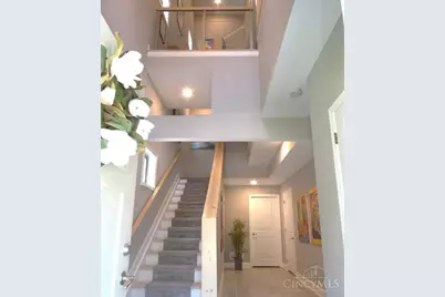 658 Hawthorne Avenue, Cincinnati, OH 45205 - Photo 2